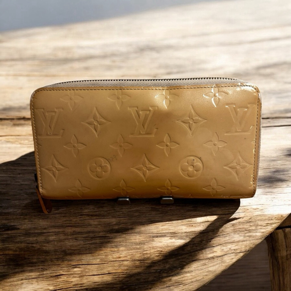 Louis Vuitton Beige Leather Vernis Long Zip Wallet